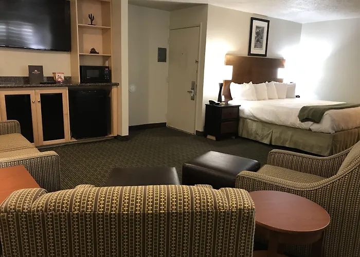 Dinosaur Inn & Suites